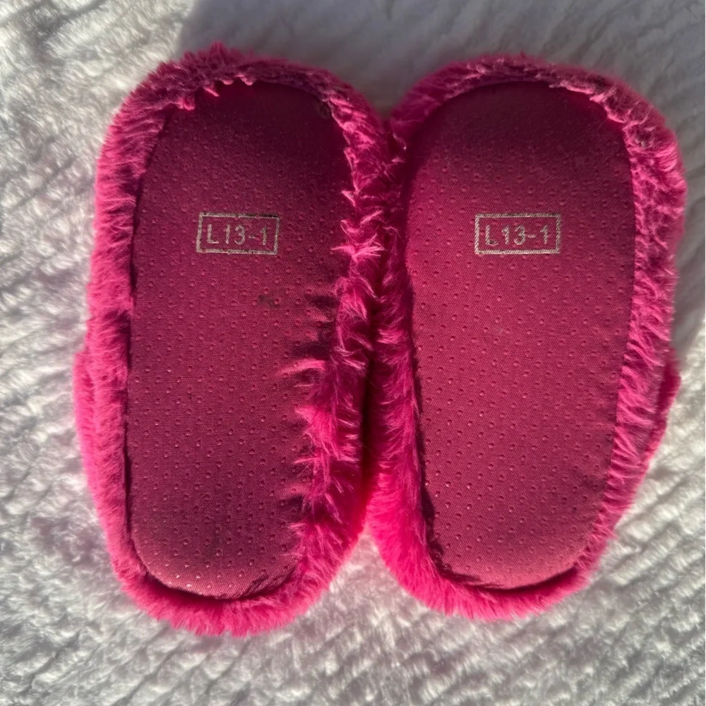 L.O.L. Surprise! Pink Fuzzy Kids Slippers with Character Design